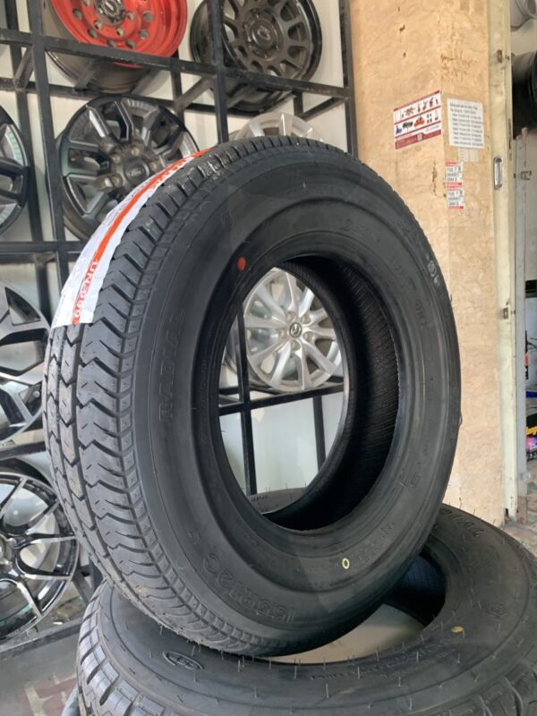 Lốp Maxxis 155R12C 8PR UN999 Góc Chụp 3