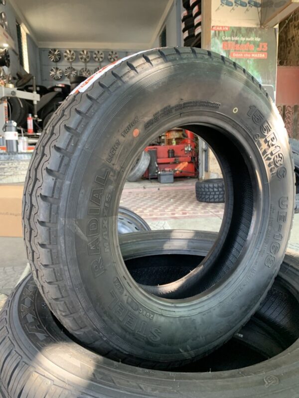 Lốp Maxxis 155R13C 8PR UE168 mặt nghiêng trái - Tân Bảo Phát