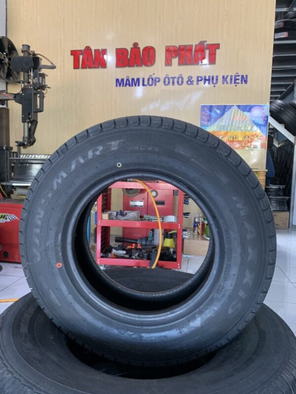 Lốp Maxxis 175R13C 8PR MCV5 mặt nghiêng phải - Tân Bảo Phát