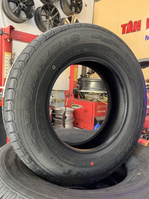 Lốp Maxxis 175R14C 8PR MCV5 mặt nghiêng trái - Tân Bảo Phát