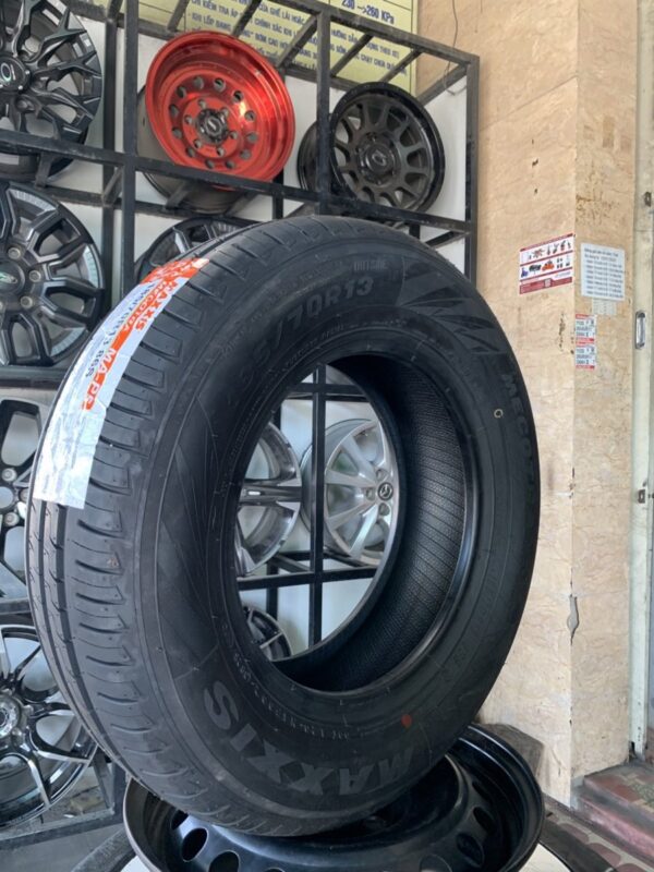 Lốp Maxxis 185/70R13 MAP5 mặt nghiêng phải - Tân Bảo Phát