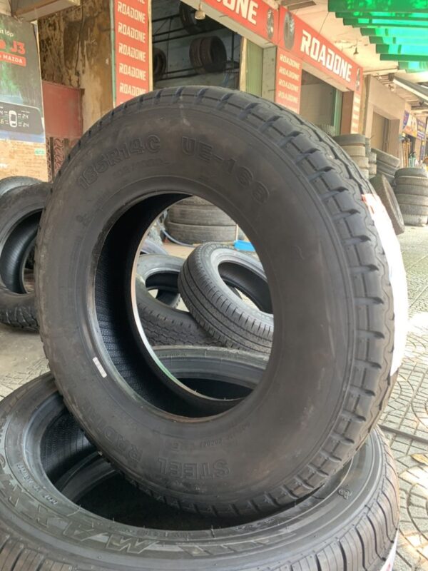 Lốp Maxxis 185R14C 8PR UE168 mặt nghiêng trái - Tân Bảo Phát