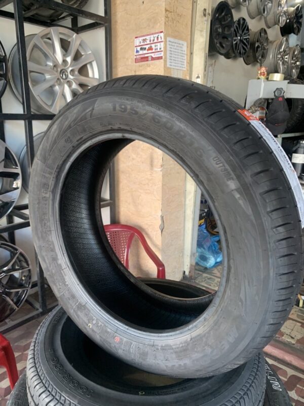 Lốp Maxxis 195/60R16 MAP5 mặt nghiêng phải - Tân Bảo Phát