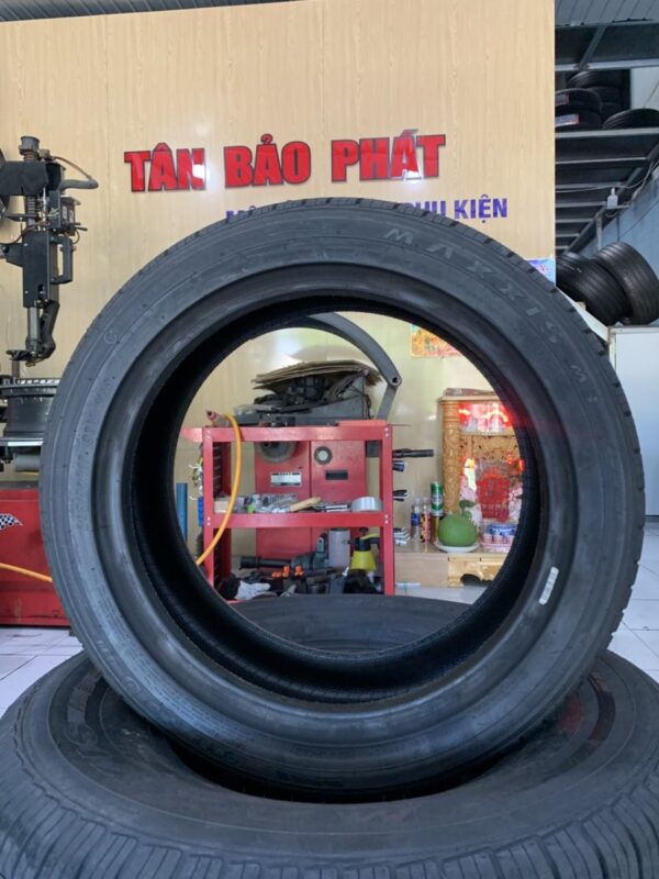 Lốp Maxxis 205/50R17 HPM3 mặt nghiêng trái - Tân Bảo Phát