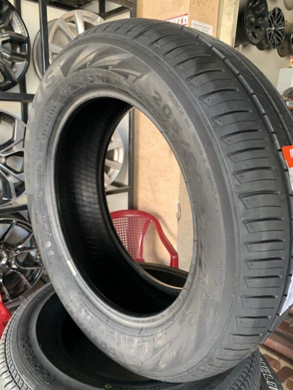 Lốp Maxxis 205/60R16 MAP5 mặt nghiêng phải - Tân Bảo Phát