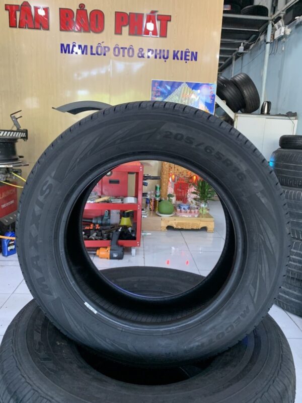 Lốp Maxxis 205/65R16 MAP5 mặt nghiêng phải - Tân Bảo Phát