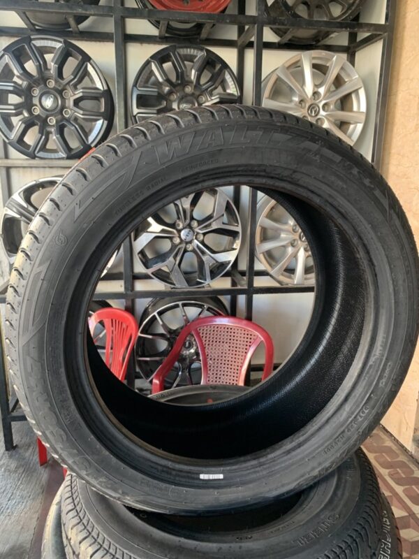 Lốp Maxxis 215/50R17 MS2 mặt nghiêng trái - Tân Bảo Phát