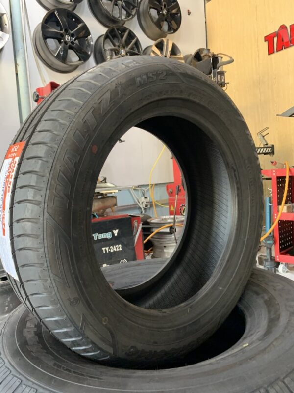 Lốp Maxxis 215/55R16 MS2 mặt nghiêng phải - Tân Bảo Phát