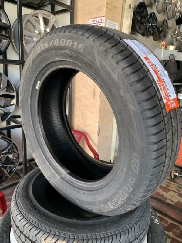 Lốp Maxxis 215/60R16 MS2 mặt nghiêng phải - Tân Bảo Phát