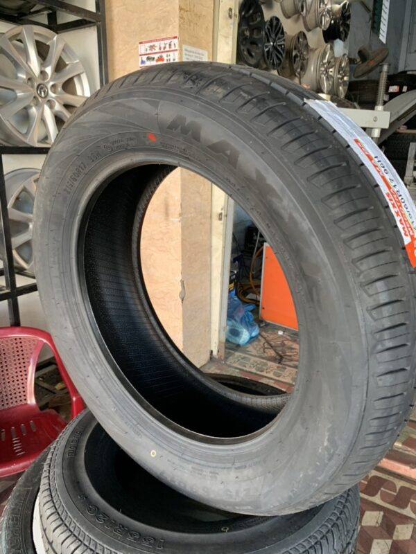 Lốp Maxxis 215/60R17 MAP5 mặt nghiêng phải - Tân Bảo Phát