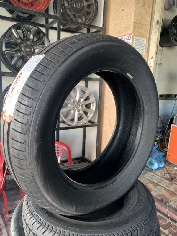 Lốp Maxxis 215/60R17 MAP5 mặt nghiêng trái - Tân Bảo Phát