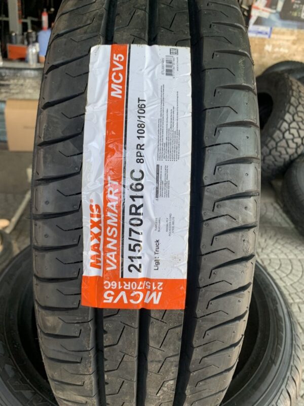 Lốp Maxxis 215/70R16 8PR MCV5 mặt đứng - Tân Bảo Phát
