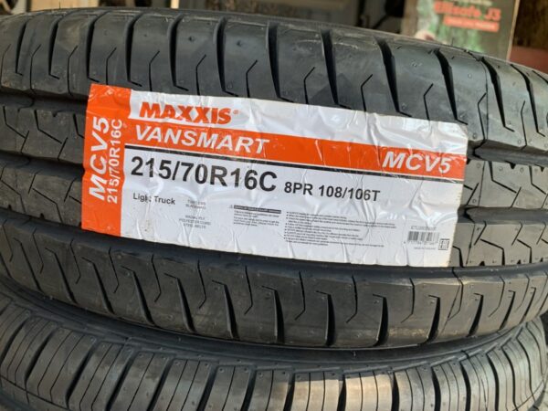 Lốp Maxxis 215/70R16 8PR MCV5 mặt nằm - Tân Bảo Phát