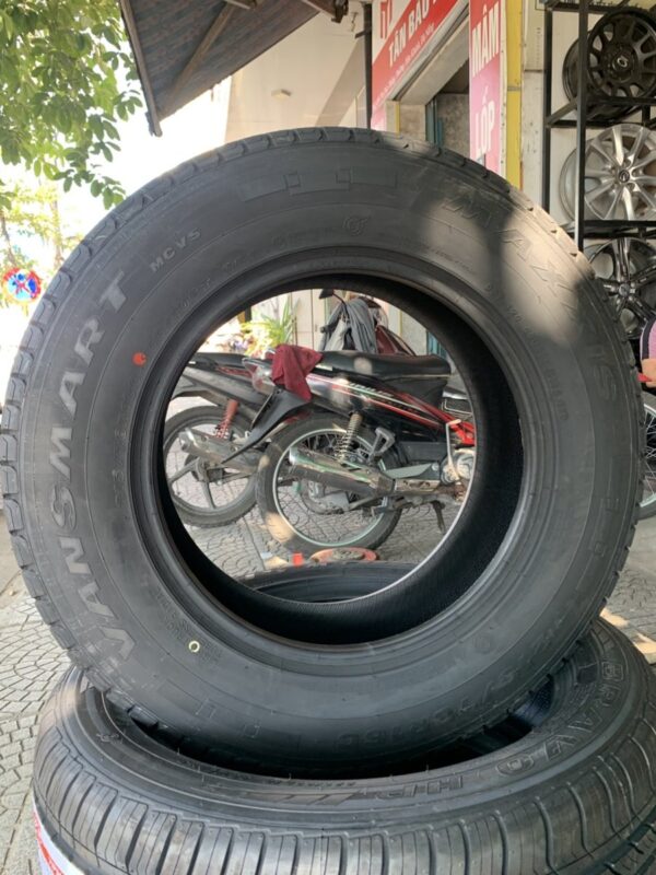 Lốp Maxxis 215/70R16 8PR MCV5 mặt nghiêng phải - Tân Bảo Phát