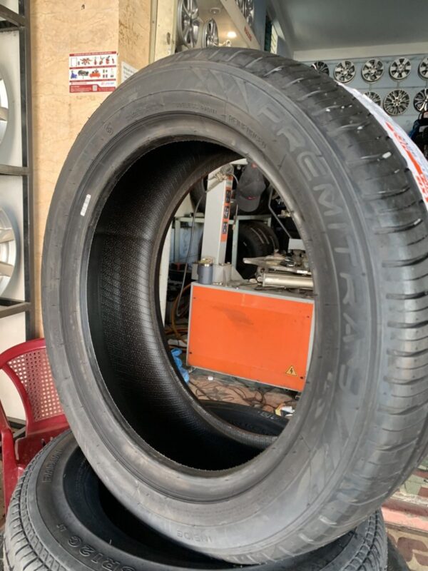 Lốp Maxxis 225/50R17 HP5 mặt nghiêng phải - Tân Bảo Phát