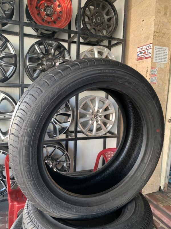 Lốp Maxxis 225/50R17 HP5 mặt nghiêng trái - Tân Bảo Phát