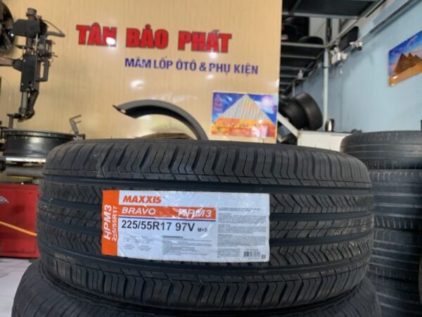 Lốp Maxxis 225/55R17 HPM3 mặt nằm - Tân Bảo Phát