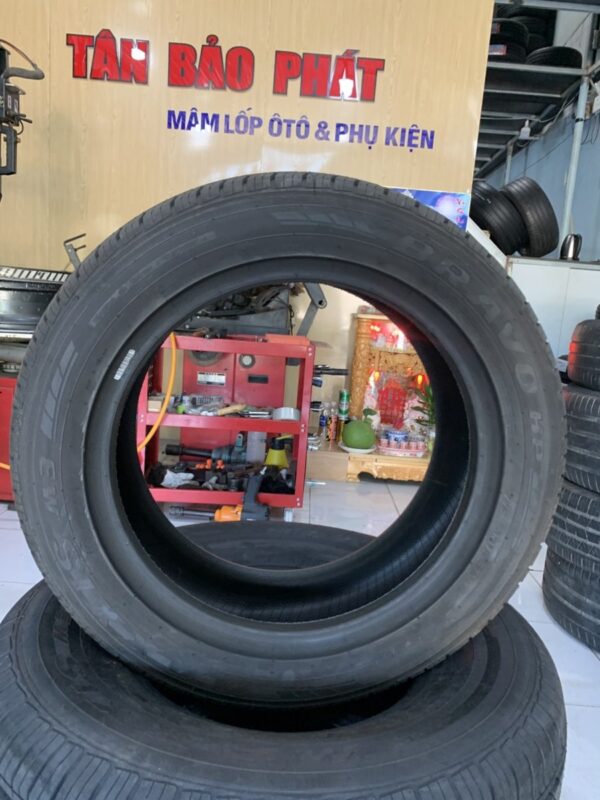 Lốp Maxxis 225/55R17 HPM3 mặt nghiêng trái - Tân Bảo Phát