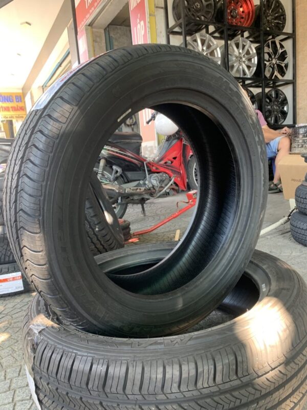 Lốp Maxxis 225/55R18 HPM3 mặt nghiêng phải - Tân Bảo Phát