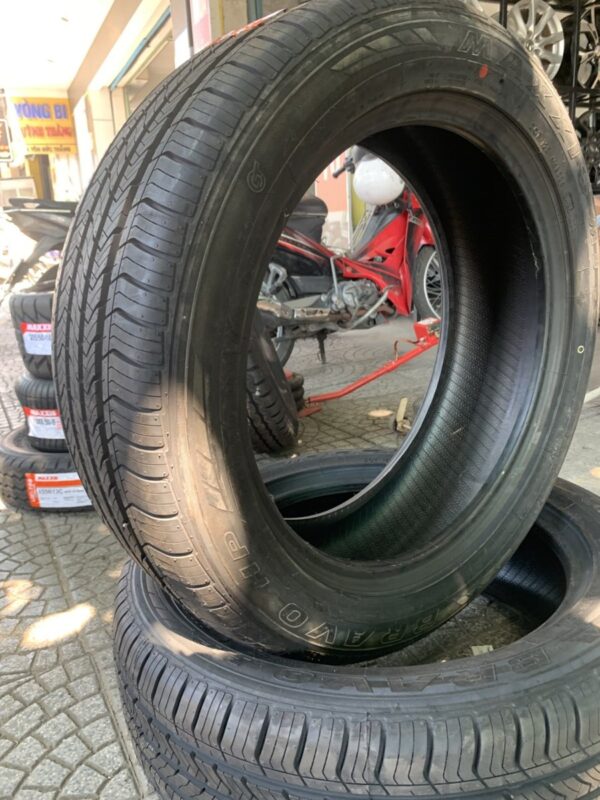 Lốp Maxxis 225/55R19 HPM3 mặt nghiêng phải - Tân Bảo Phát
