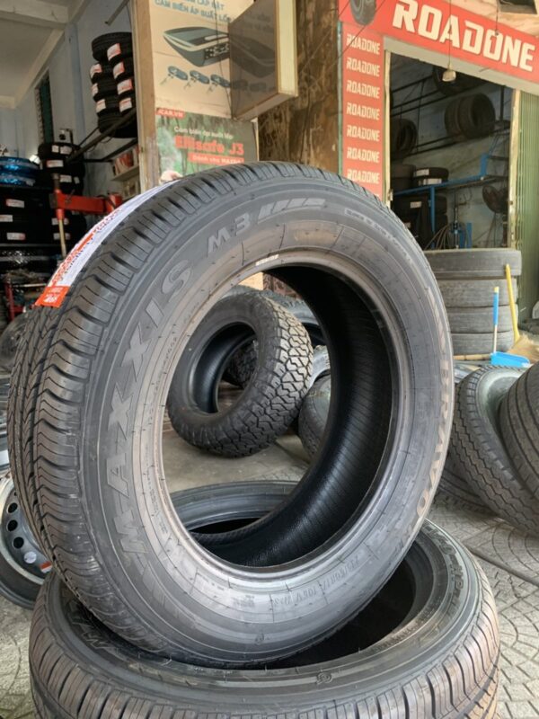Lốp Maxxis 235/60R17 HPM3 mặt nghiêng phải - Tân Bảo Phát