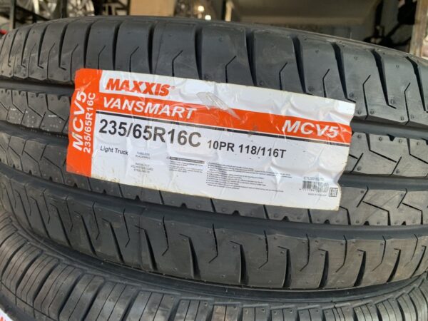 Lốp Maxxis 235/65R16 MCV5 mặt nằm - Tân Bảo Phát