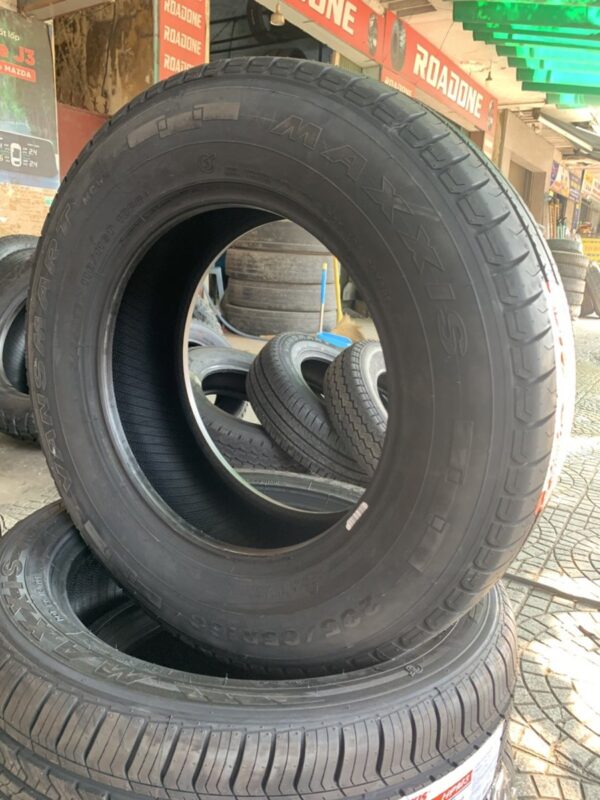 Lốp Maxxis 235/65R16 MCV5 mặt nghiêng phải - Tân Bảo Phát