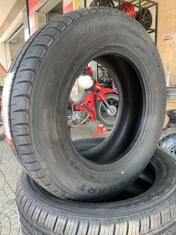 Lốp Maxxis 235/65R16 MCV5 mặt nghiêng trái - Tân Bảo Phát