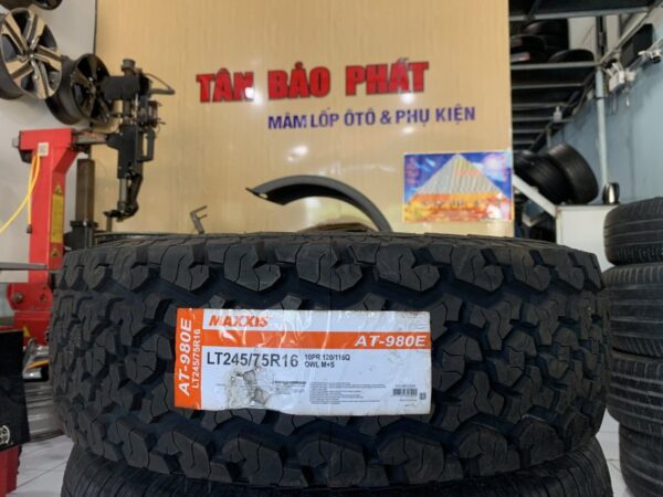 Lốp Maxxis 245/75R16 AT980E mặt nằm - Tân Bảo Phát