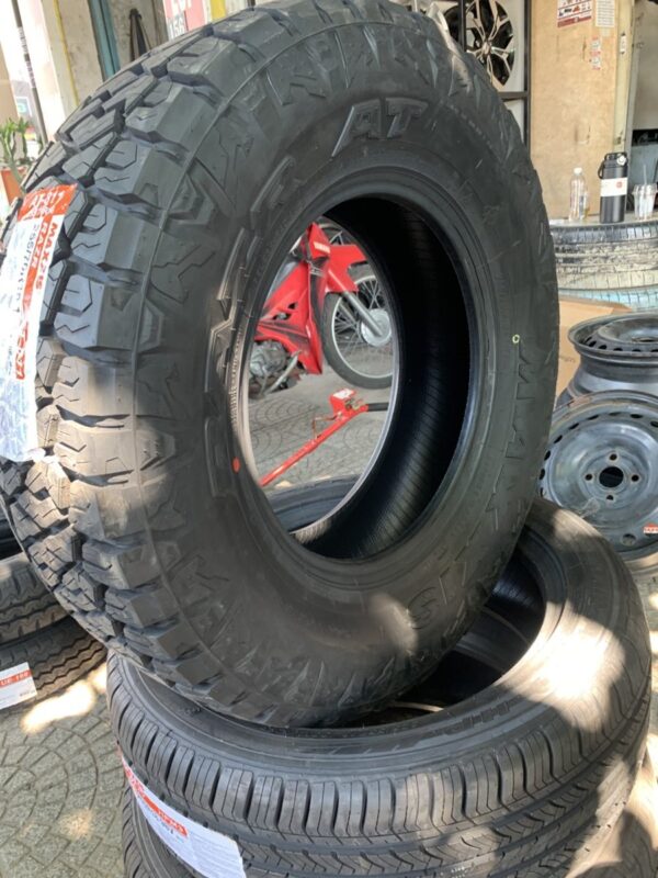 Lốp Maxxis 255/70R16 AT811 mặt nghiêng trái - Tân Bảo Phát