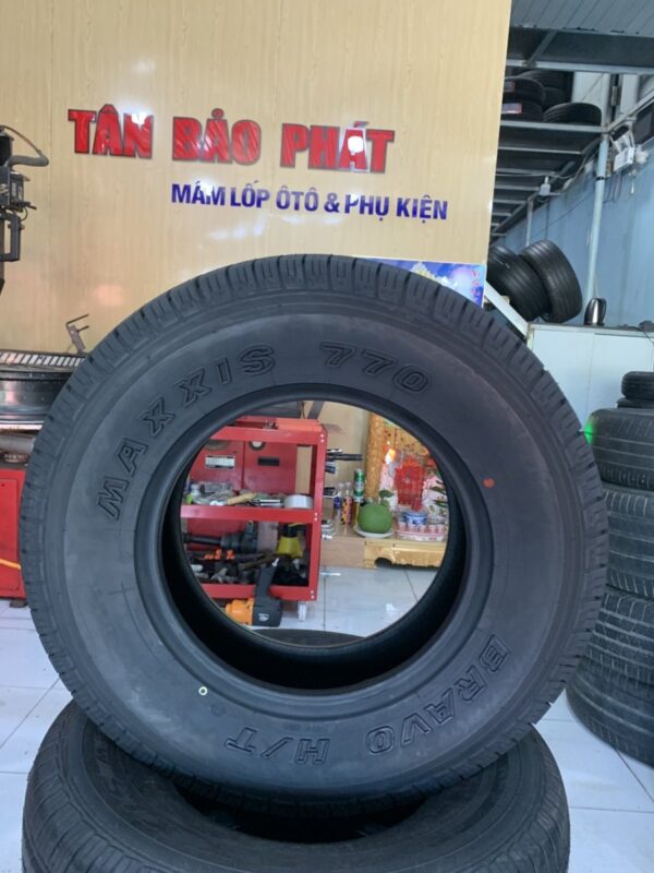 Lốp Maxxis 255/70R16 HT770 mặt nghiêng trái - Tân Bảo Phát
