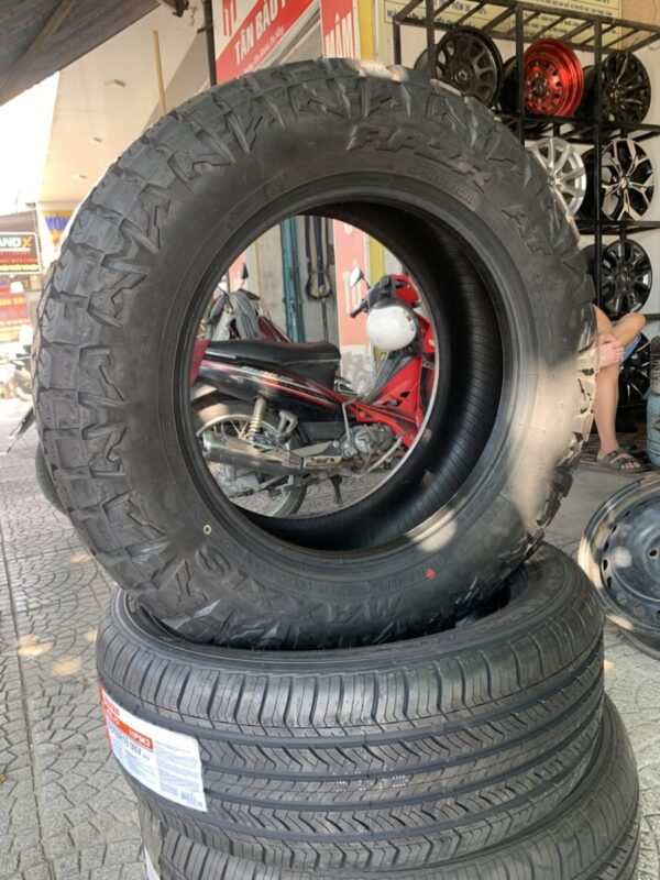 Lốp Maxxis 265/60R18 AT811 mặt nghiêng phải - Tân Bảo Phát