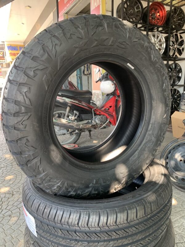 Lốp Maxxis 265/65R17 AT811 mặt nghiêng trái - Tân Bảo Phát