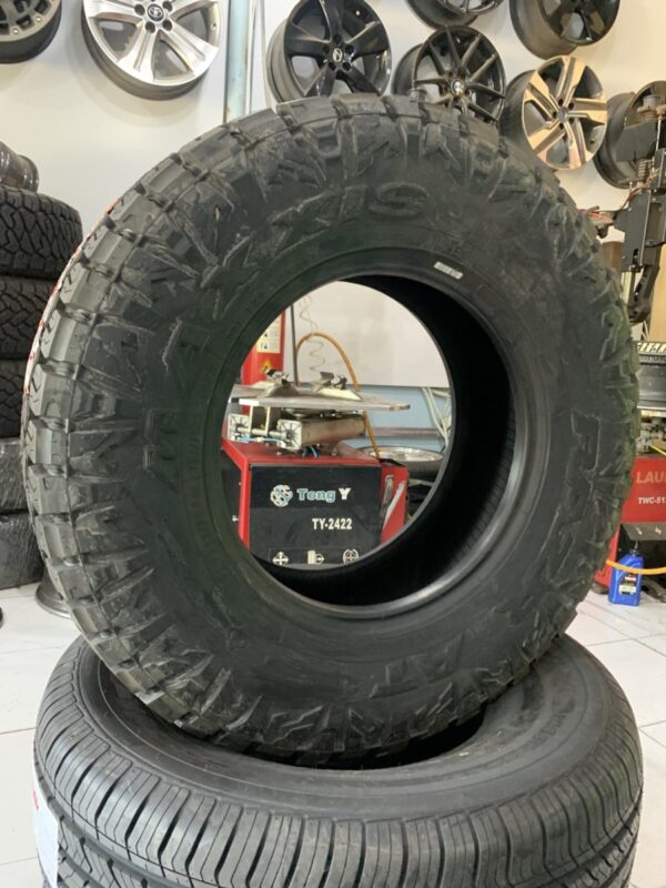 Lốp Maxxis 265/70R16 AT811 mặt nghiêng phải - Tân Bảo Phát