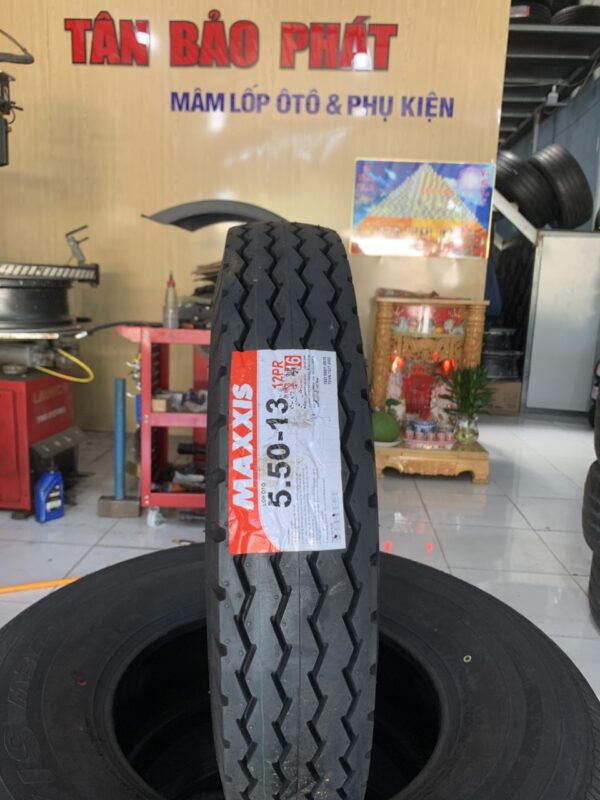 Lốp Maxxis 5.50-13 Gai Xuôi 12PR mặt đứng Lốp Maxxis 5.50-13 12PR