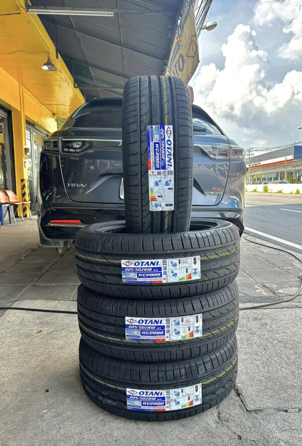 Lốp Otani 225_50R18 KC2000 mặt đứng Lốp Otani 225/50R18 KC2000