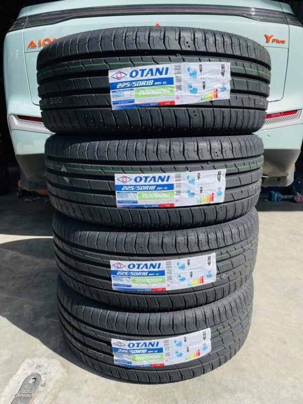 Lốp Otani 225_50R18 KN1000 mặt nằm Lốp Otani 225/50R18 KN1000