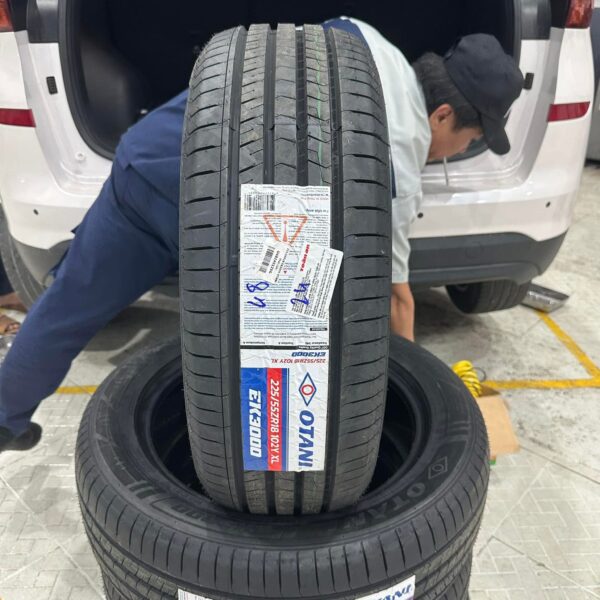 Lốp Otani 225_55R18 EK3000 mặt đứng Lốp Otani 225/55R18 EK3000