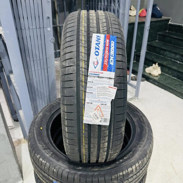 Lốp Otani 235_55R19 EK3000 mặt đứng Lốp Otani 235/55R19 EK3000