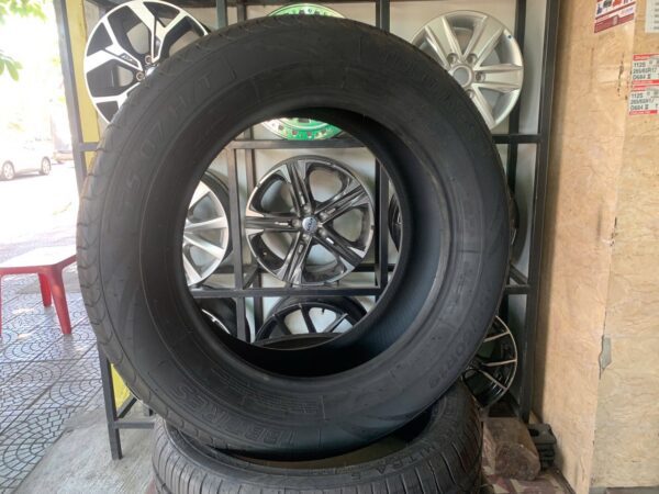 Lốp TBB 255/60R18 108H TS-07 H/T góc nghiêng trái - vai gai và thành lốp