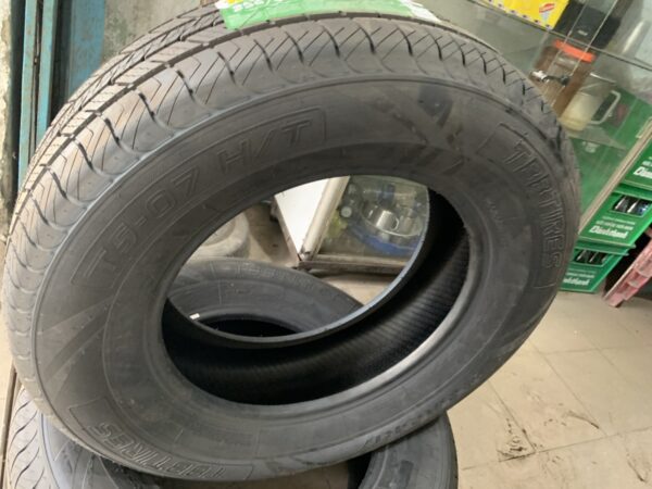 Lốp TBB 255/65R17 110H TS-07 H/T mặt nghiêng phải Lốp TBB 255/65R17 110H TS-07 H/T góc nghiêng phải - chiều sâu rãnh gai