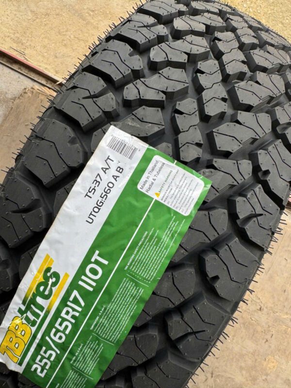 Lốp TBB 255/65R17 110T TS-37 A/T góc nghiêng phải - gai lốp All-Terrain nhìn từ bên phải