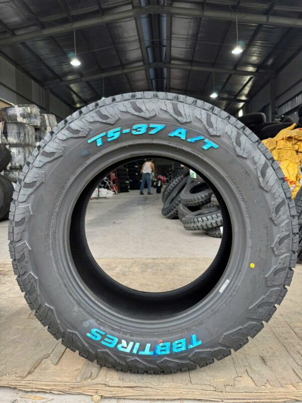 Lốp TBB 255/65R17 110T TS-37 A/T góc nghiêng trái - vai gai và thành lốp