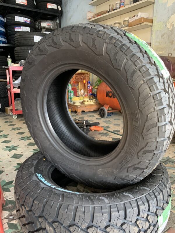 Lốp TBB 275/65R17 115S TS-37 A/T mặt nghiêng phải Lốp TBB 275/65R17 115S TS-37 A/T góc nghiêng phải - chiều sâu rãnh gai