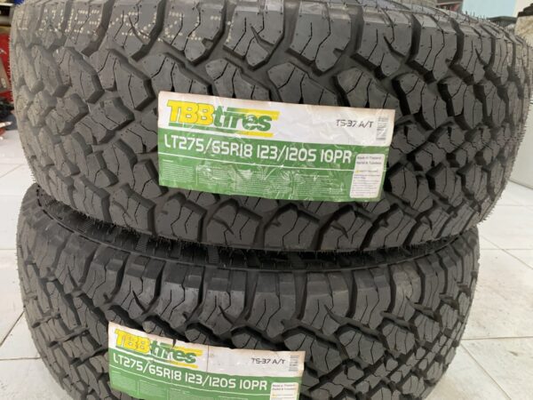Lốp TBB LT275/65R18 123/120S TS-37 A/T mặt nằm Lốp TBB LT275/65R18 123/120S TS-37 A/T đặt nằm - tem thông số và mặt gai