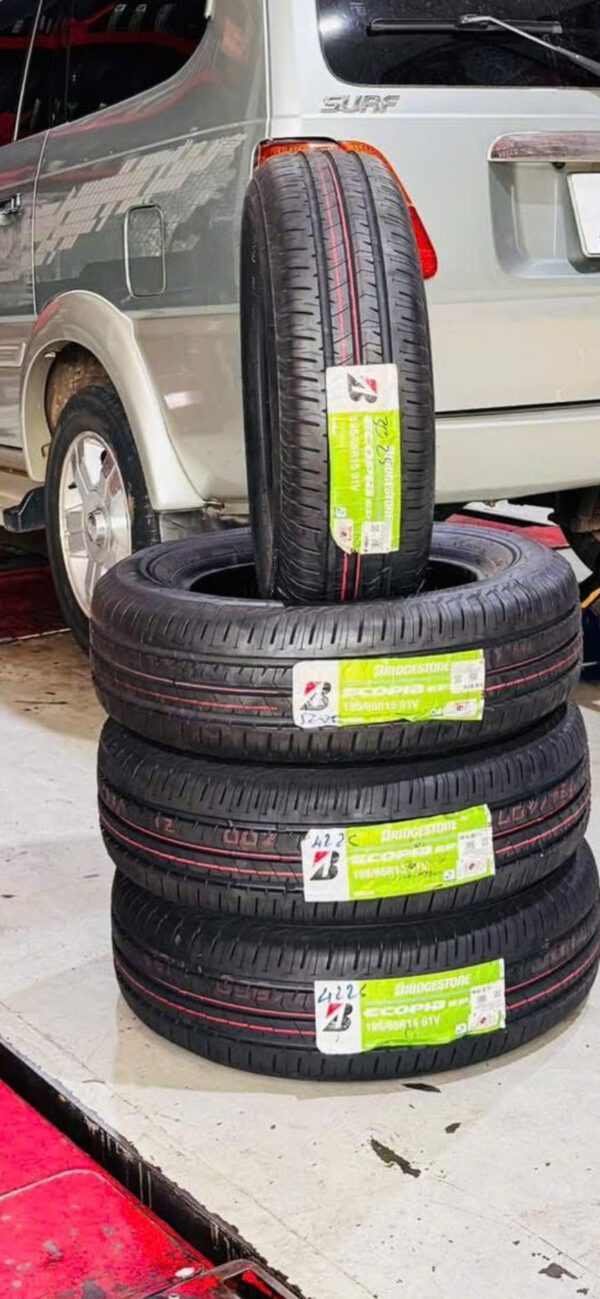 Lốp Bridgestone 19565R15 mặt đứng Lốp Bridgestone 195/65R15