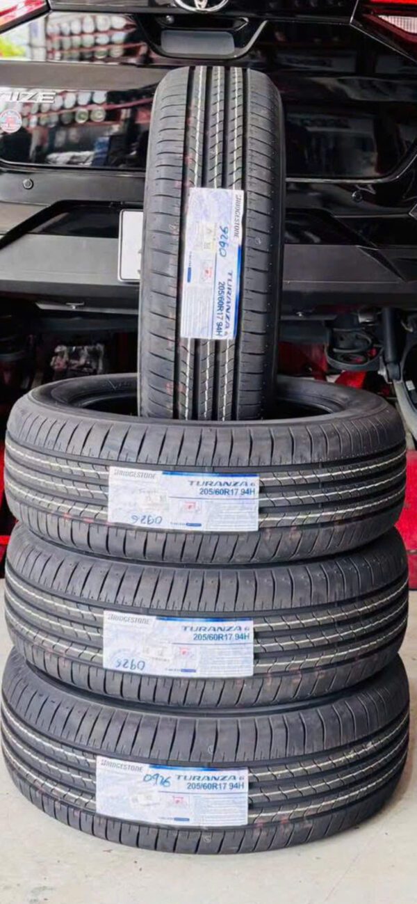 Lốp Bridgestone 205/60R17