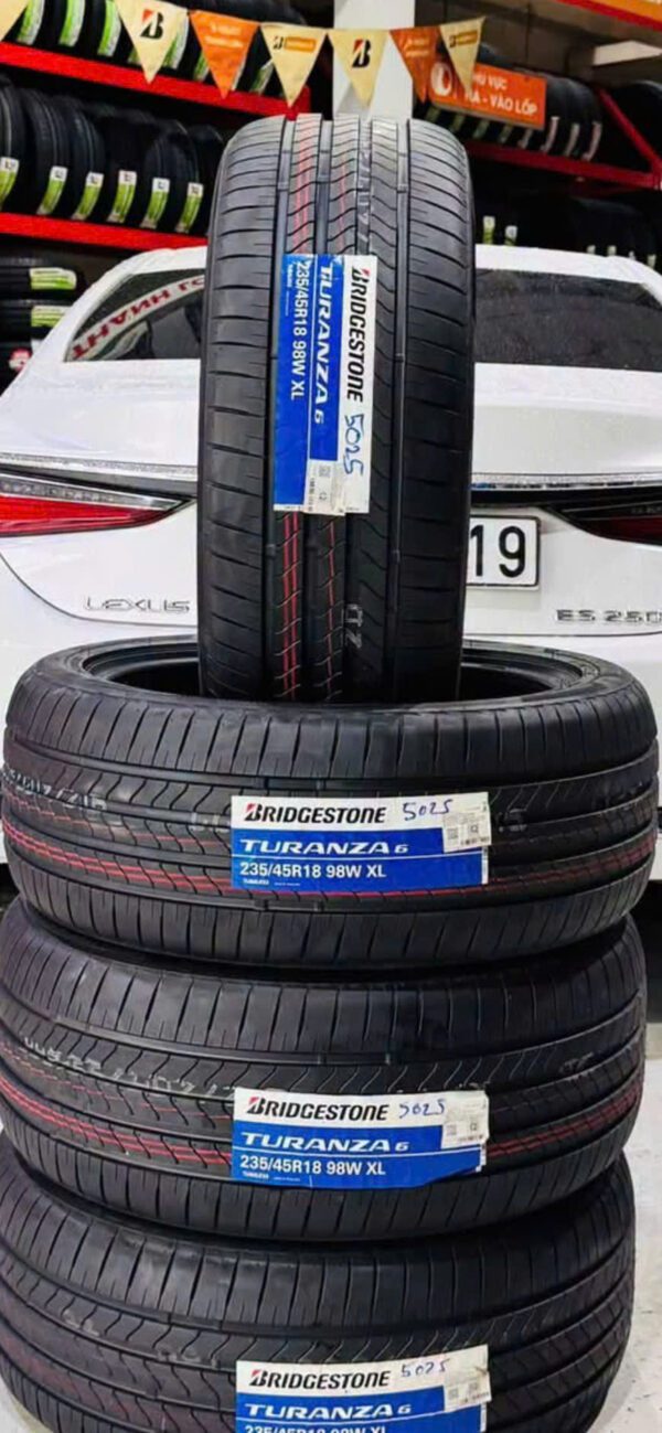 Lốp Bridgestone 235/45R18