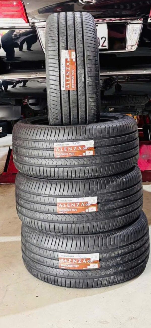 Lốp Bridgestone 28550R20 mặt đứng Lốp Bridgestone 285/50R20