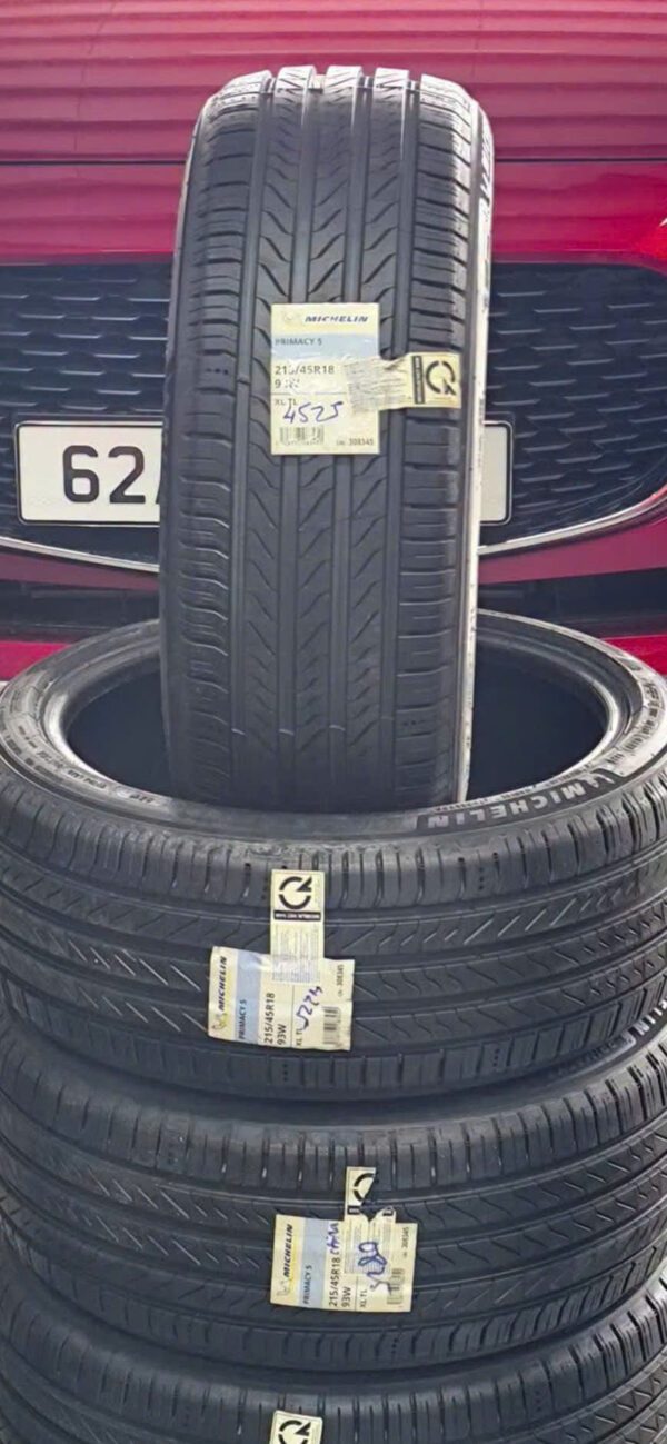 Lốp Michelin 21545R18 mặt đứng Lốp Michelin 215/45R18